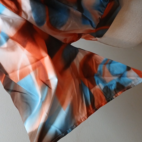 Woman's Top - Picture 4 of 5